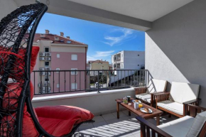Cliffside Breeze Apartment